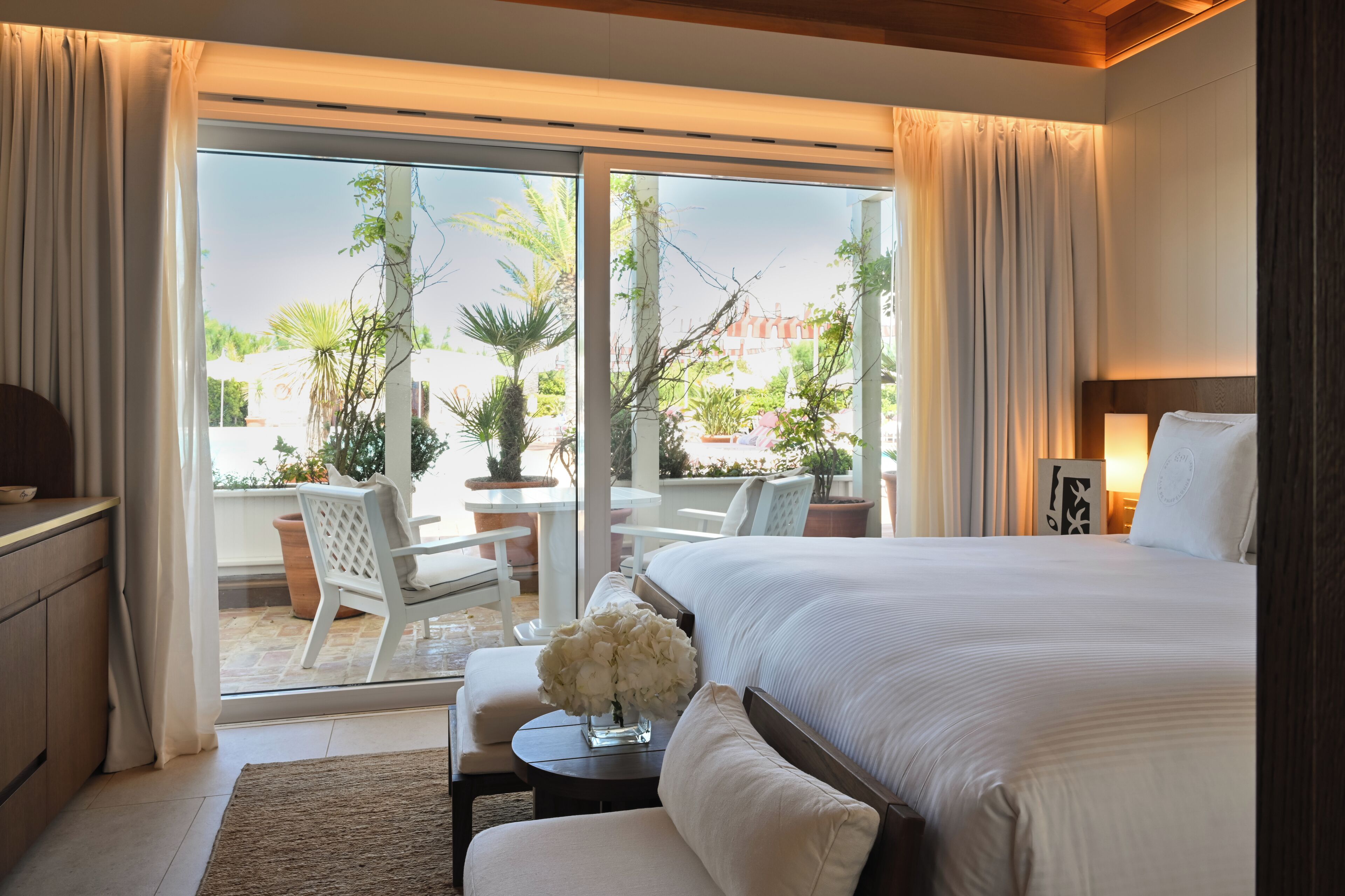 Classic Room, Pool View | In-room safe, blackout curtains, soundproofing, free WiFi