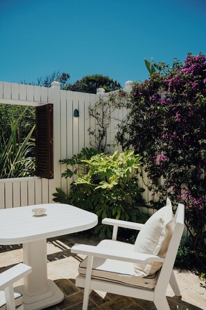 Deluxe Room, Private Bathroom, Garden View | Outdoor dining - Épi Baie de Pampelonne (Ramatuelle)