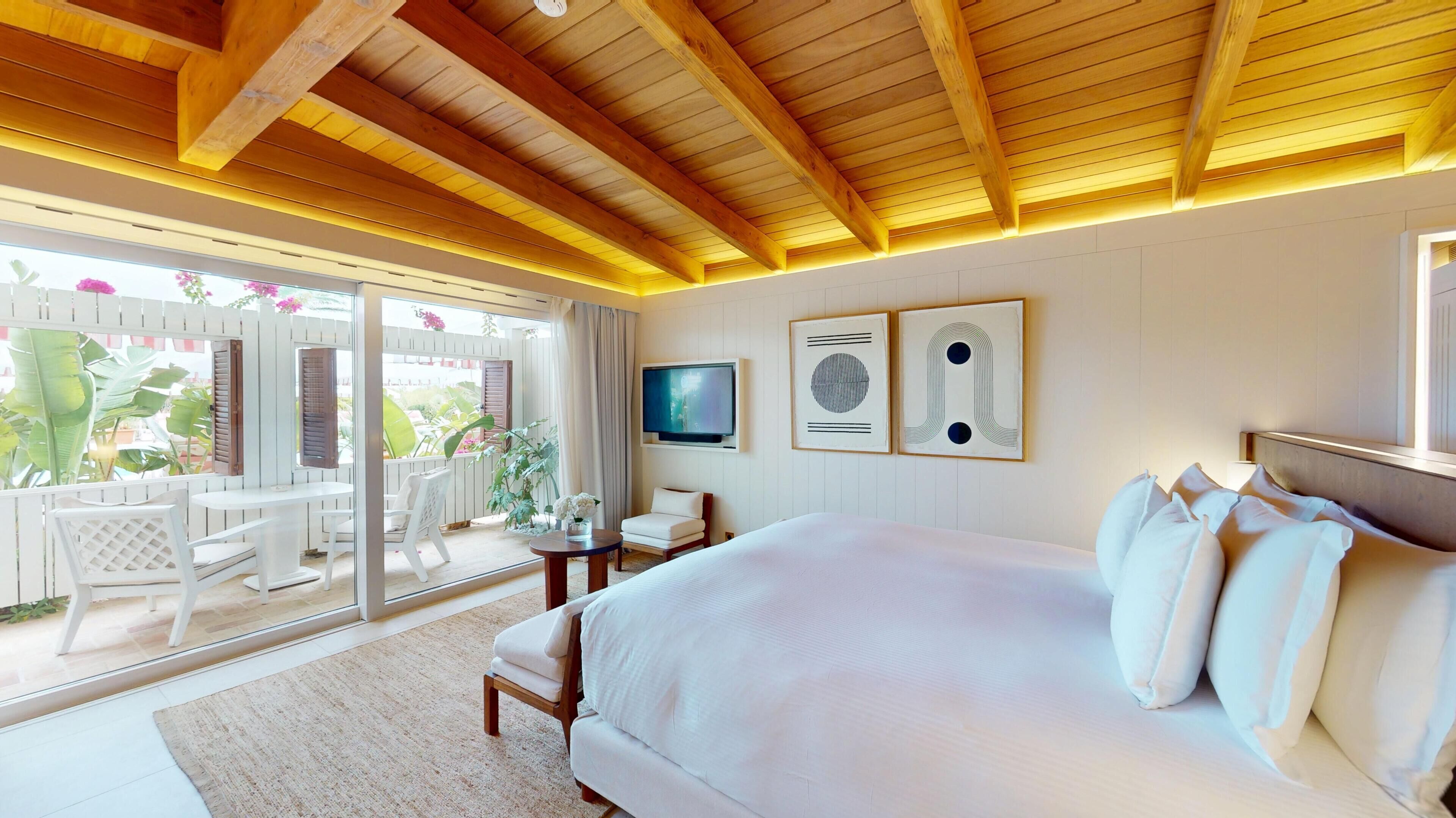 Free minibar, in-room safe, blackout curtains, soundproofing