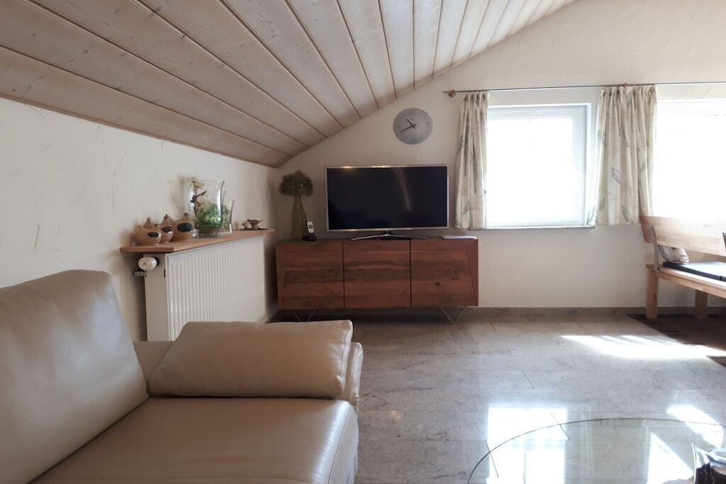 Smart-TV, DVD-Player, Bücher