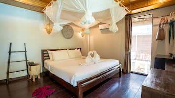 Budget Garden Loft | Peti besi dalam bilik, Wi-fi percuma, cadar katil