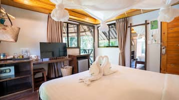 Budget Garden Loft | In-room safe, free WiFi, bed sheets