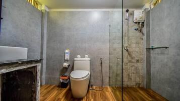 Standard Garden Loft | Badrum | Dusch, hÄrtork, handdukar och tvÄl