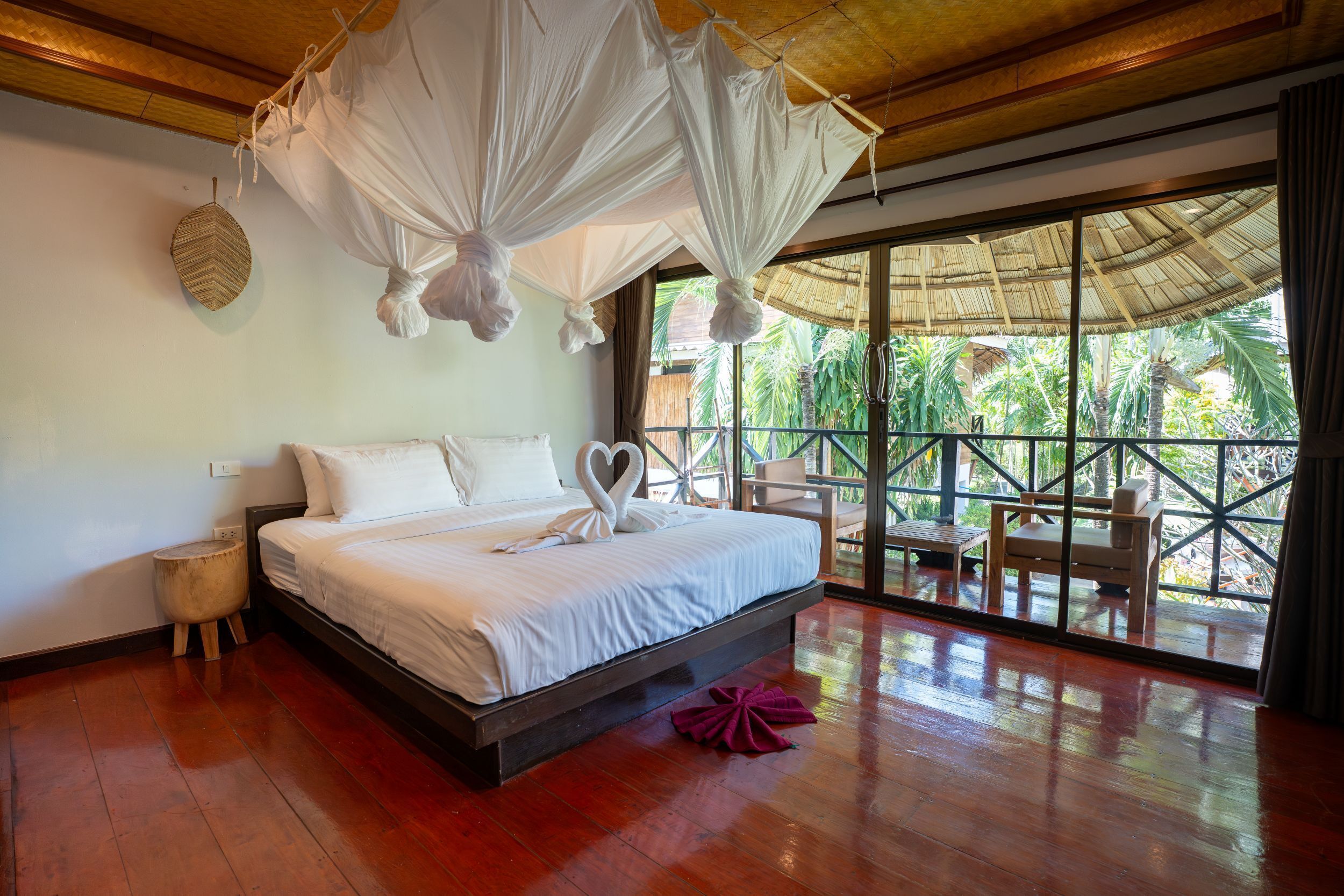 In-room safe, free WiFi, bed sheets