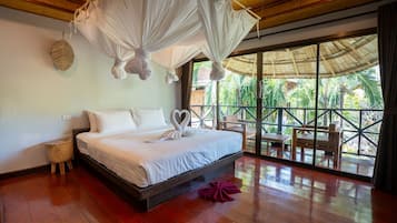 In-room safe, free WiFi, bed sheets