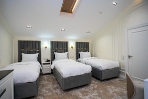 In-room safe, desk, laptop workspace, blackout drapes - FERIDE'S boutique hotel  (Samarqand)