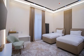 In-room safe, desk, laptop workspace, blackout drapes - FERIDE'S boutique hotel  (Samarqand)