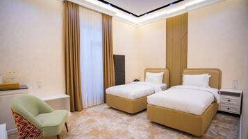 Twin Room | In-room safe, desk, laptop workspace, blackout curtains