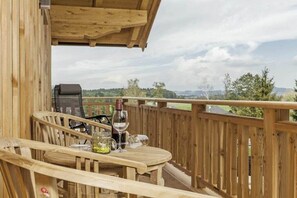 Outdoor dining - Cabin in Ainring with swimming pool (Ainring)