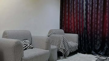 Deluxe Room, Balcony, City View | Interior