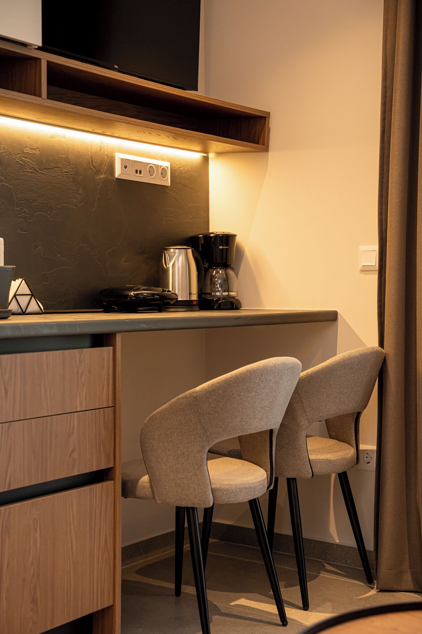 Standard Garden View Apartment | Dining
