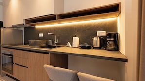 Deluxe Garden View Apartment | Bếp riêng