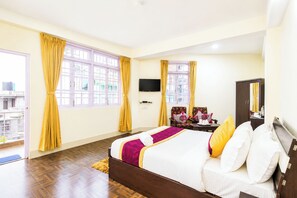 Roupas de cama antialérgicas, escrivaninha, quartos à prova de som