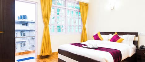 Hypo-allergenic bedding, desk, soundproofing, free WiFi