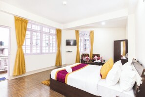 Deluxe-Dreibettzimmer | Allergikerbettwaren, Schreibtisch, schallisolierte Zimmer