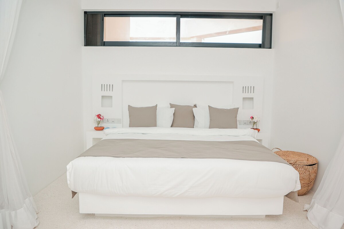 Apartamento, Aire acondicionado, vistas al mar | Caja fuerte, wifi gratis, ropa de cama