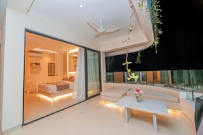 Classic Apartment, 3 Bedrooms, Ocean View | Pemandangan balkoni
