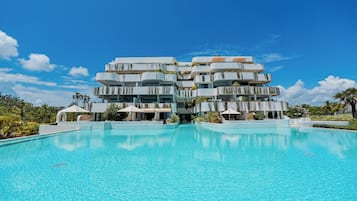 3 piscinas externas