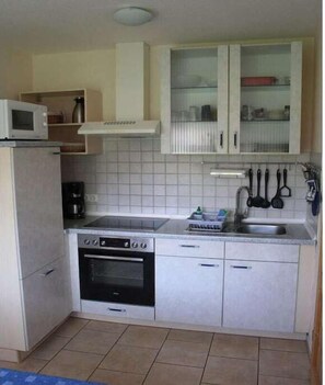 Coffee/tea maker, fridge, microwave, oven - 2 in the Kolbe country house (Norden)