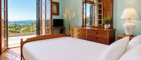 4 bedrooms, iron/ironing board, bed sheets