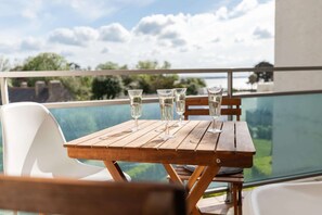 Outdoor dining - Holiday apartment 100m from the sandy beach in Plougonvelin (Plougonvelin)