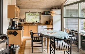 Coffee/tea maker, fridge, microwave, stovetop - 1 bedroom gorgeous home in Gilleleje (Gilleleje)