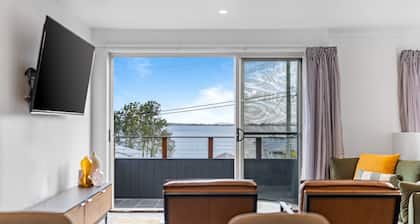 Lakeside 2-Bed Retreat with Sunny Balcony