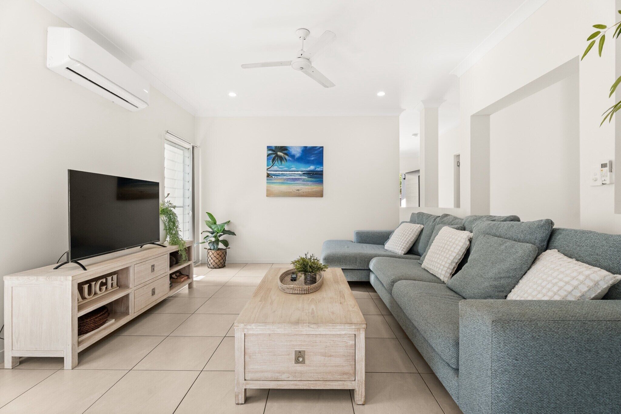 Coastal 4-bed Retreat With Pool In Toogoom - Toogoom