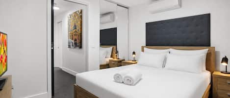 1 Schlafzimmer, Schreibtisch, Bügeleisen/Bügelbrett, Bettwäsche