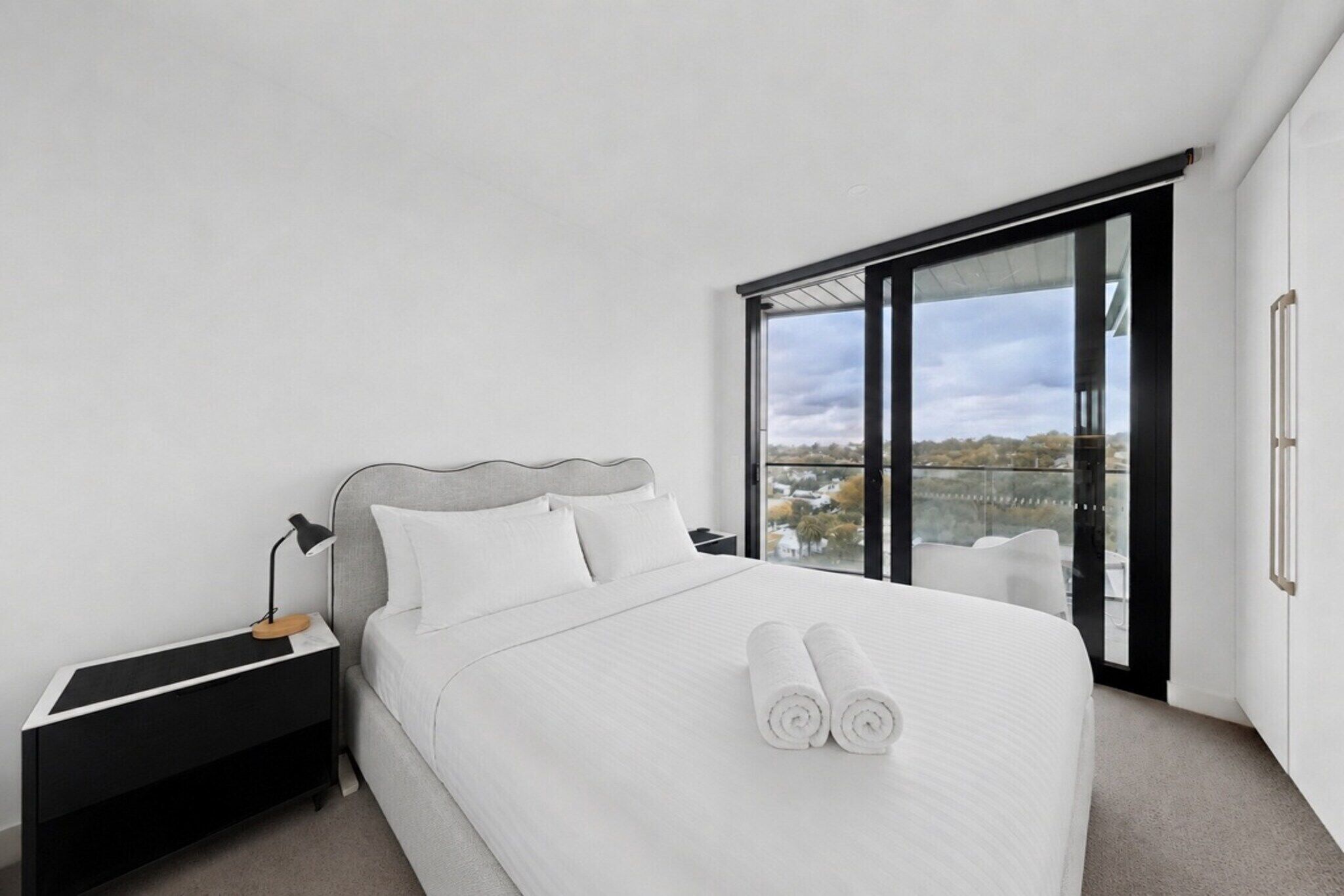 2 bedrooms, iron/ironing board, internet, bed sheets