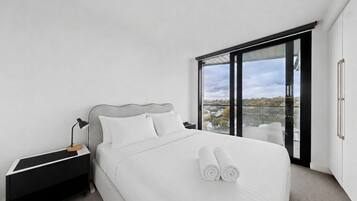 2 bedrooms, iron/ironing board, internet, bed sheets