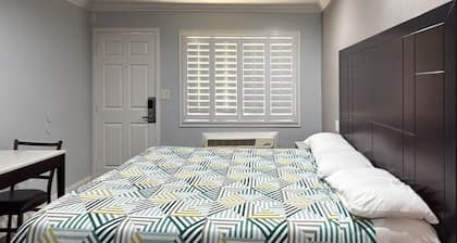 1 King Bed|Non-Smoking, Micfridge
