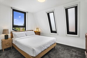 Room - Comfortable 2 Bed Stay with Parking (Footscray)
