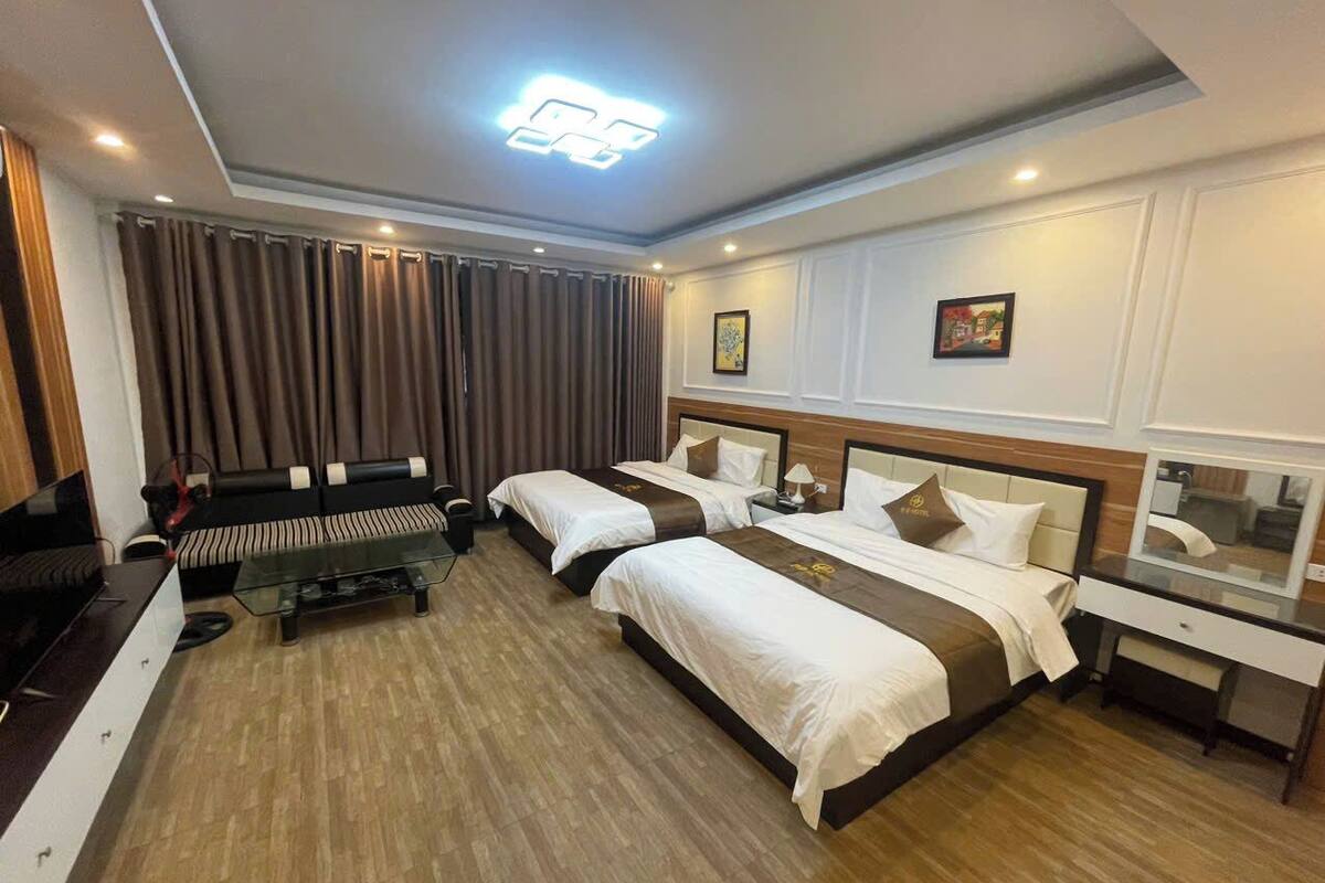 Phòng đôi hoặc 2 giường đơn dành cho gia đình, ban công, quang cảnh thành phố | Bàn, khu vực làm việc phù hợp cho laptop 