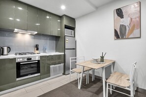 Private kitchen - Elevated 1-Bed Retreat Near Crown (Southbank)