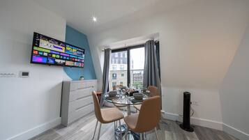 Appartement, 2 slaapkamers, privébadkamer | Dineren