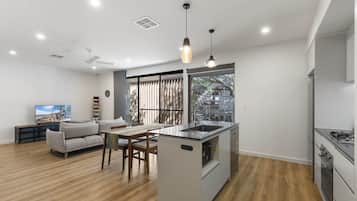 Coffee/tea maker, fridge, microwave, oven