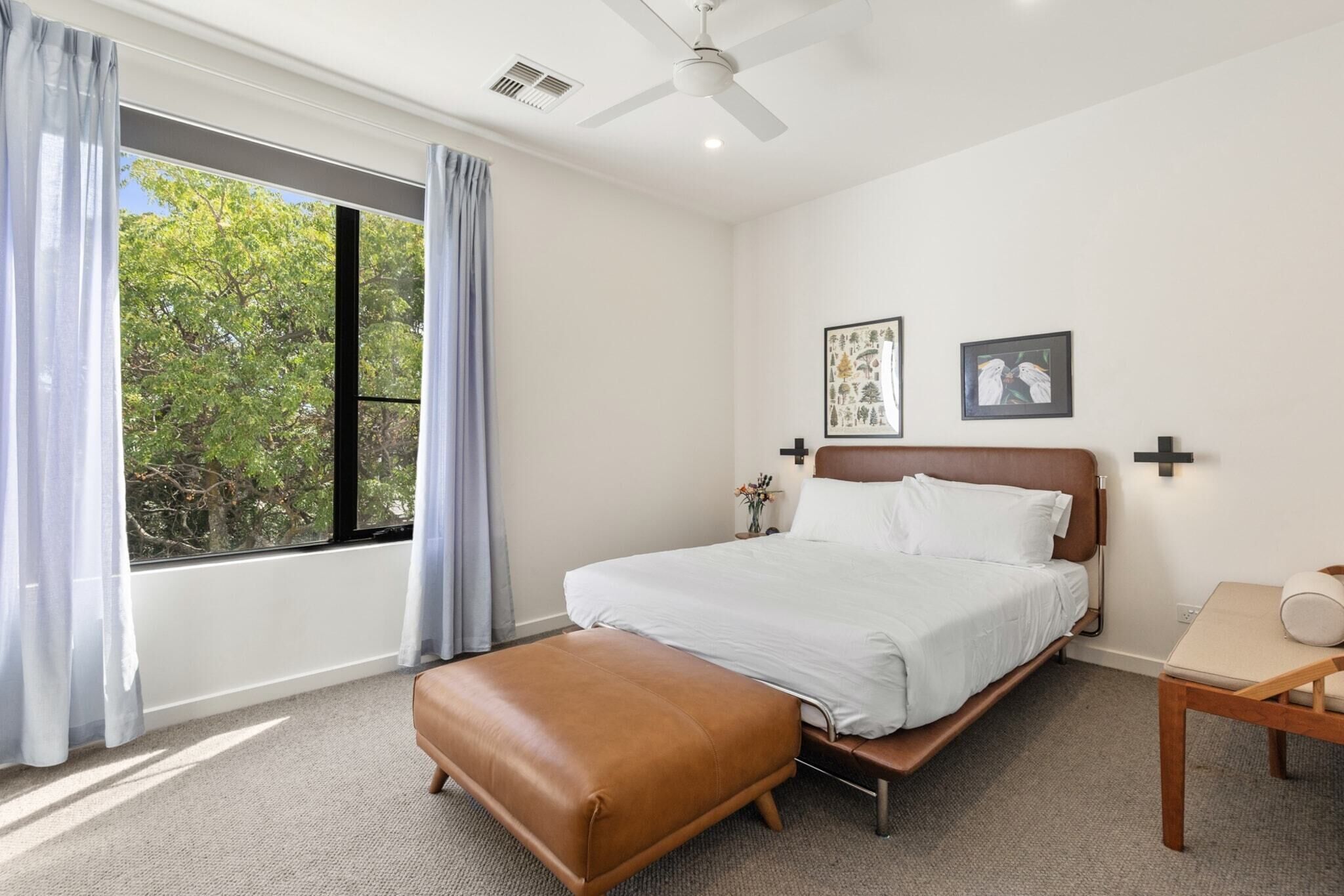 3 bedrooms, internet, bed sheets