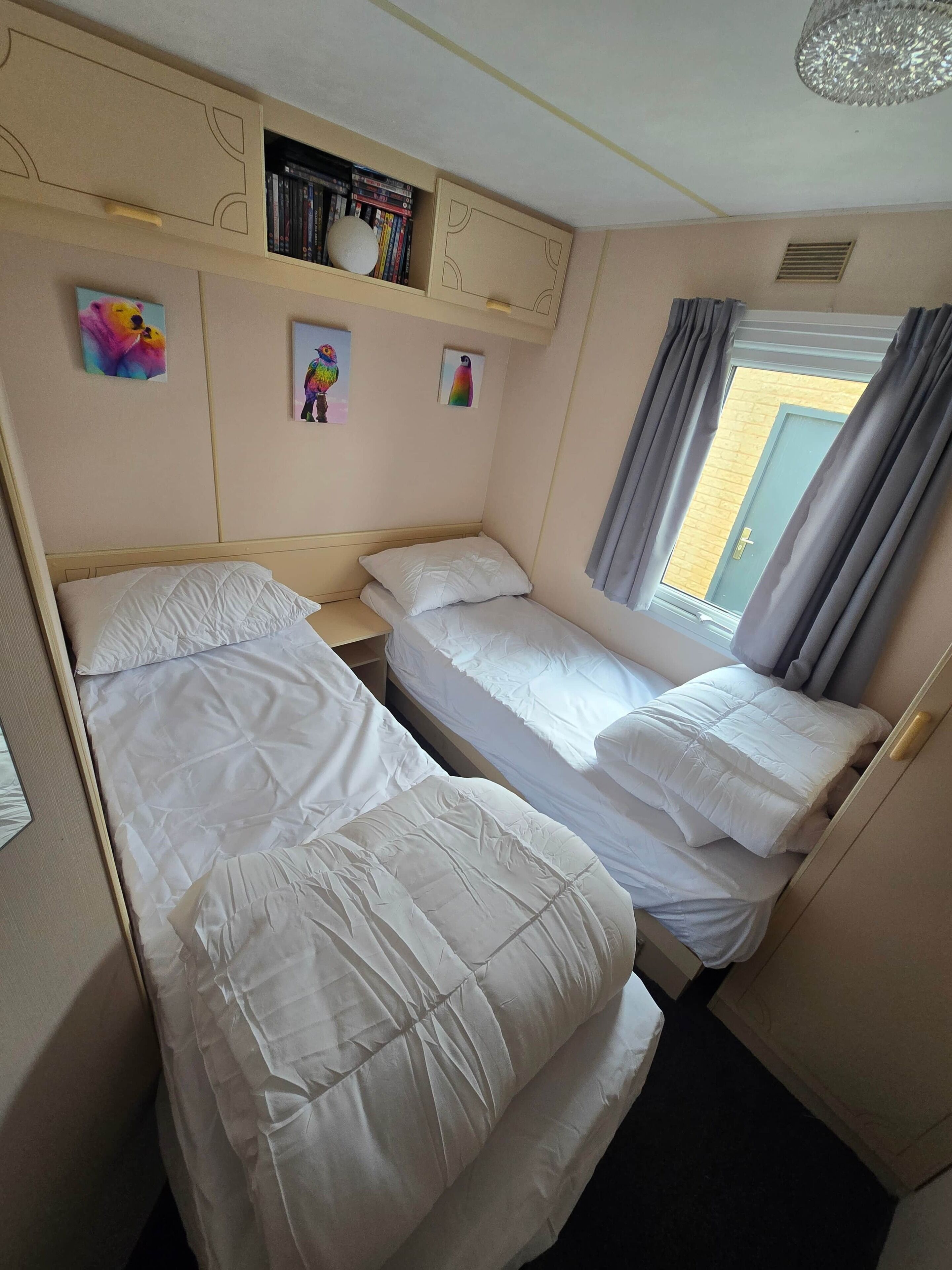 3 bedrooms, iron/ironing board, WiFi (free)