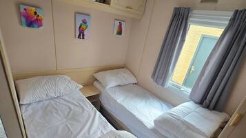 3 bedrooms, iron/ironing board, WiFi (free)