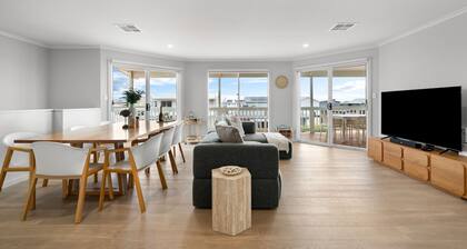 4BR Coastal Family Retreat Near North Beach BBQ
