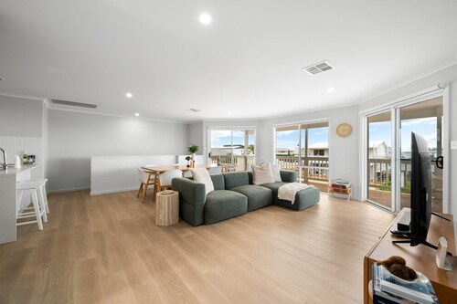 4BR Coastal Family Retreat Near North Beach BBQ