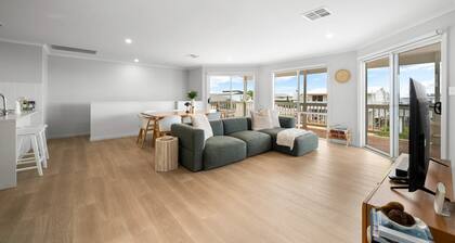 4BR Coastal Family Retreat Near North Beach BBQ