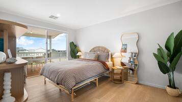 Iron/ironing board, Internet, bed sheets