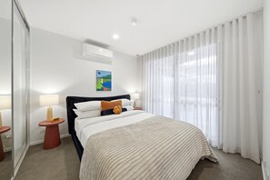 Room - Stylish 1-Bed Retreat in Braddon (Braddon)