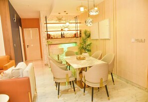 Economy-lejlighed - balkon - byudsigt | Spiseområde