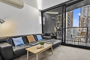 Living area - Central 2 Bed Apartment Near Melbourne CBD (Melbourne)