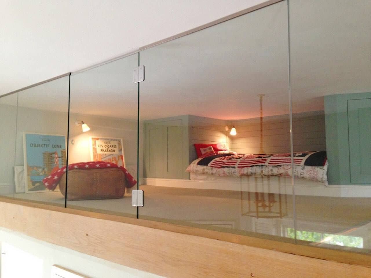 2 chambres, bureau, fer et planche à repasser, lit de bébé portatif