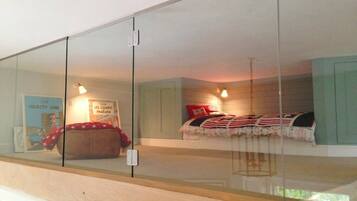 2 bedrooms, desk, iron/ironing board, travel cot