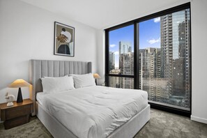 Room - Modern 2BR Southbank |Views + Pool Gym Near Casino (Southbank)